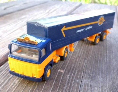 Scania 111 mit - , planenauflieger